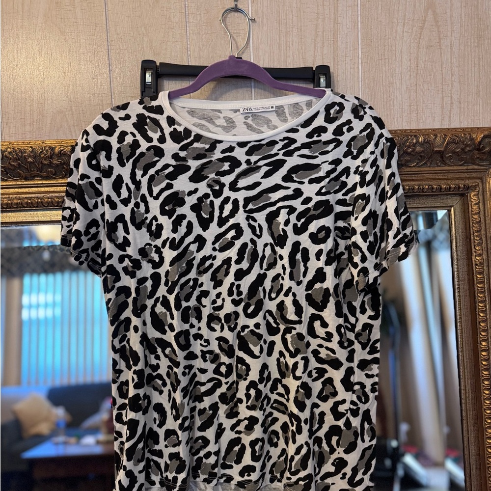 Zara Women's Black and White Leopard Print Top